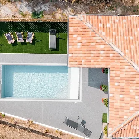 Вилла Maison 8p Avec Piscine Proche De La